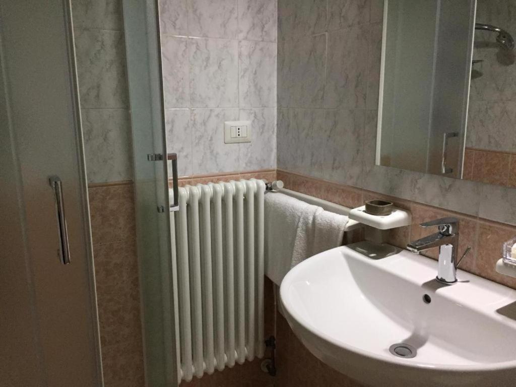 Camera B&B Hotel Parma Kültér fotó